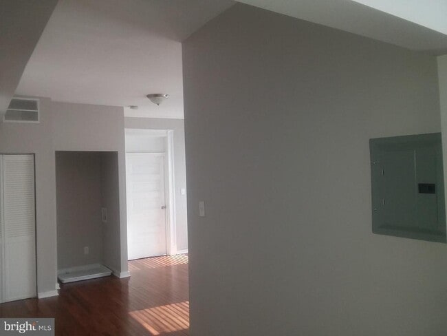 Building Photo - 2012 Mt Royal Terrace