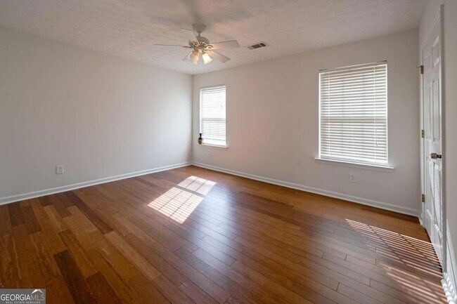 Building Photo - 3998 Oak Crossing Dr NE