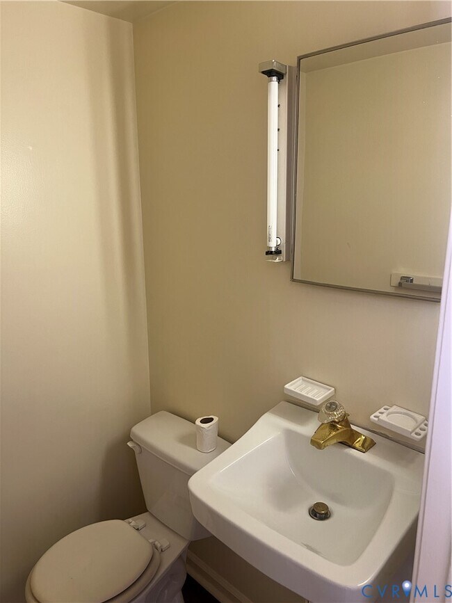 Building Photo - 3308 Woodlawn St