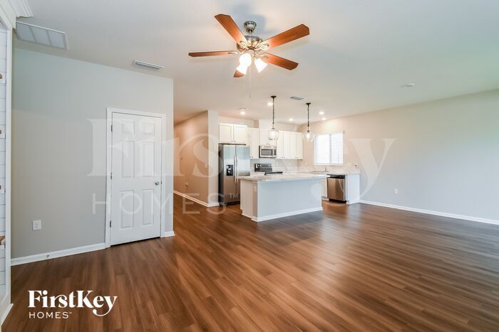 Building Photo - 205 Orient Dr