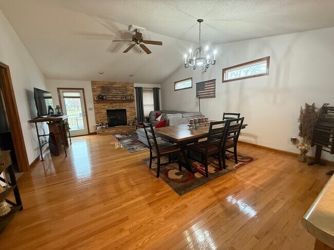 Building Photo - 917 Roddy Rd