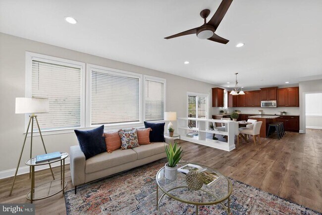 Building Photo - 208 Liberty Cir