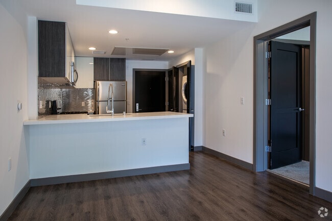 1BR, 1BA - 11400 Culver Blvd