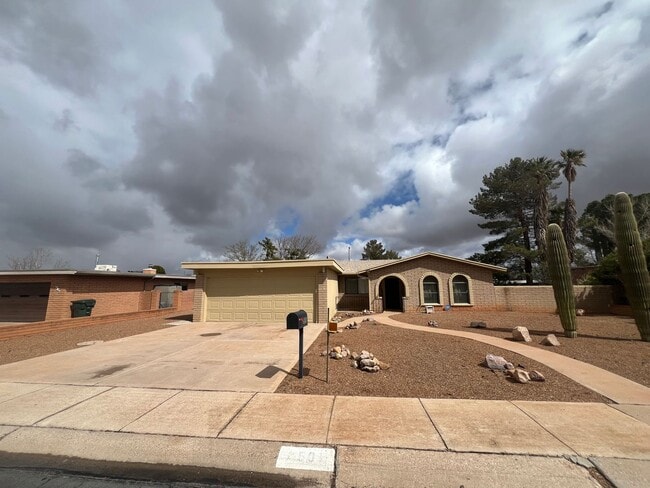 Building Photo - 3-bedroom 2 baths home