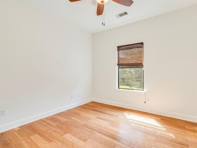 Building Photo - 10804 Wildwood Cir