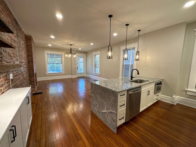 Building Photo - Dennison Ave 866-868 CR