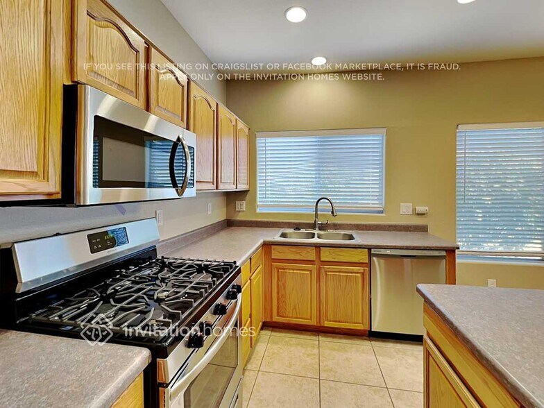 Building Photo - 3717 E Remington Dr