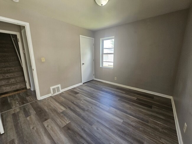 Building Photo - Charming 3-Bedroom Home with Private Yard ...