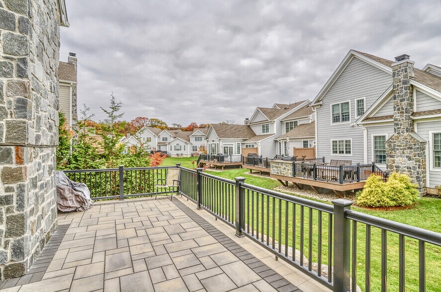 Building Photo - 22 Silent Nest Way