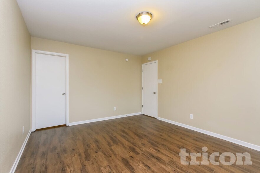 Building Photo - 1615 Blue Grass Pkwy