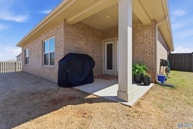 Building Photo - 121 Burlcrest Ct