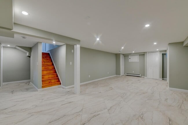 Building Photo - 815 3rd St