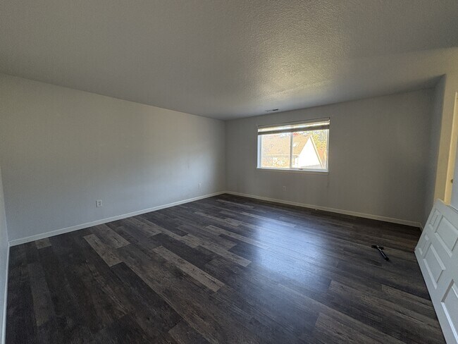 Building Photo - 12982 SW Kameron Way