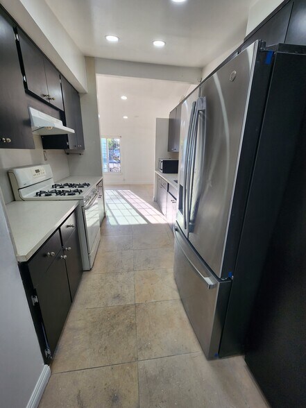 Kitchen - 12402 Darnell St