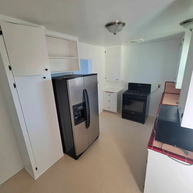 Building Photo - Charming Single Story Home Near Hancock College with One Car Garage