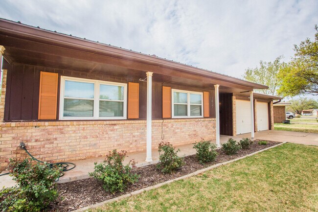 Building Photo - 1407 Elkhart Ave