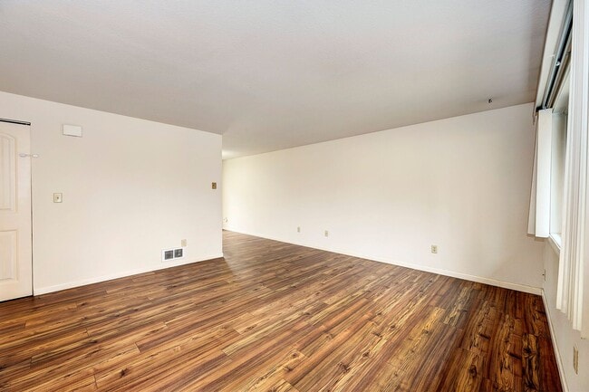 Building Photo - Lynnwood Duplex