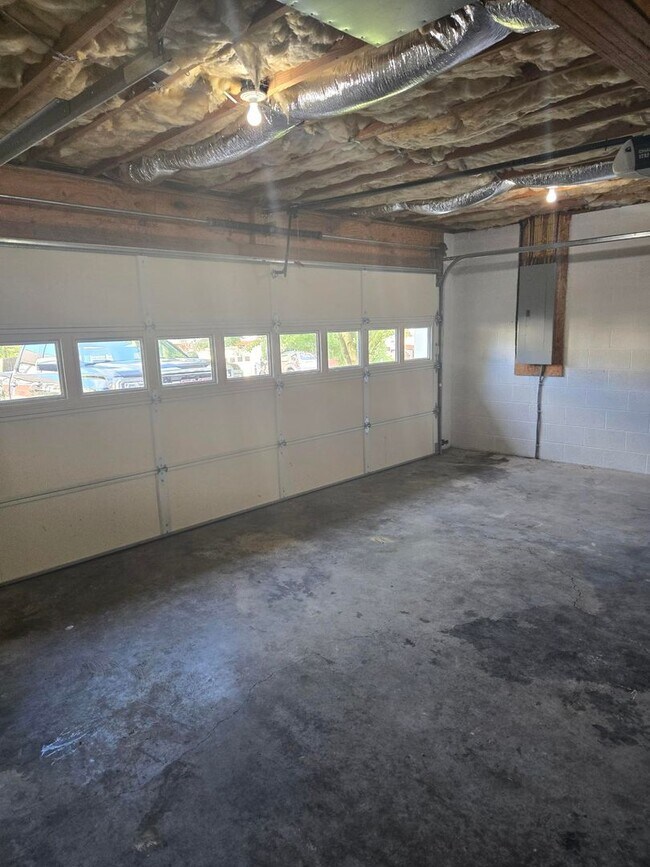 Building Photo - Charming 3 Bedroom Home in Historic Jonesb...