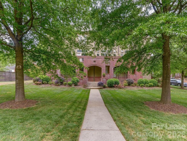 Building Photo - 1174 Park West Dr