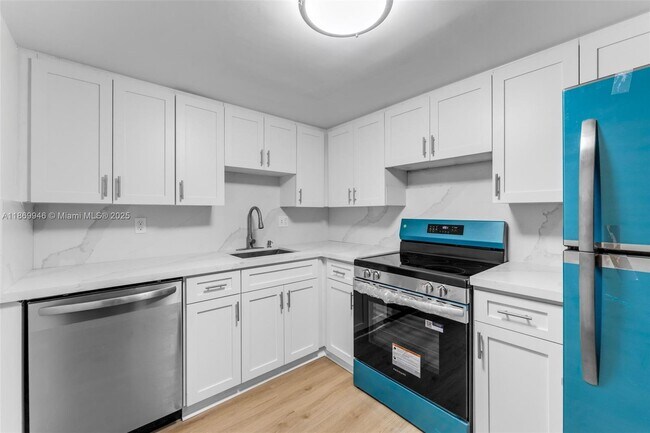 Building Photo - 8307 SW 142nd Ave