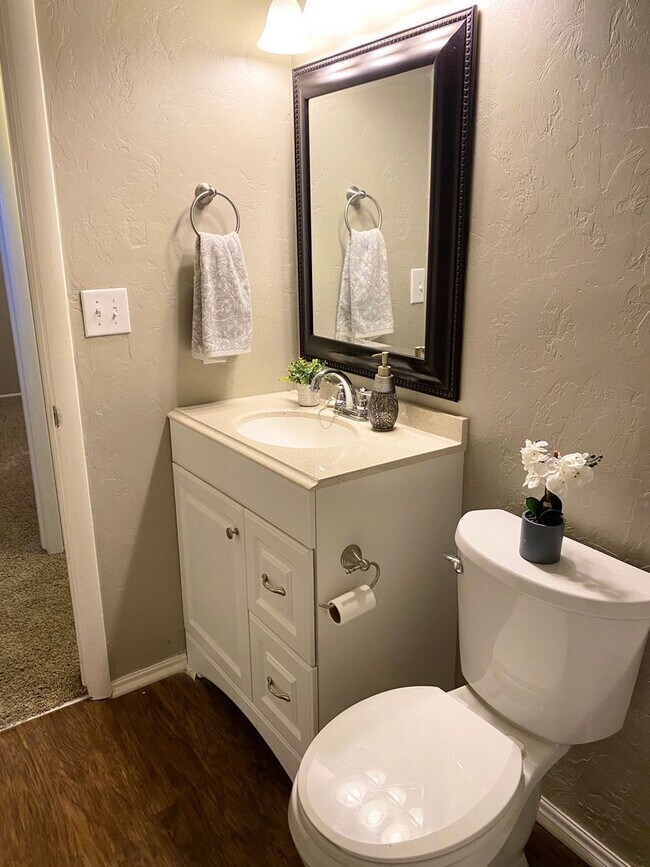 Building Photo - COMING SOON!! Darling Edmond Rental!
