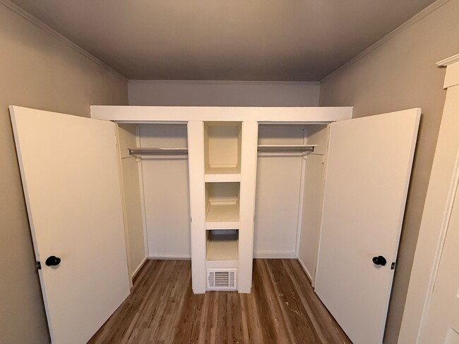 Building Photo - 6 W 30th St