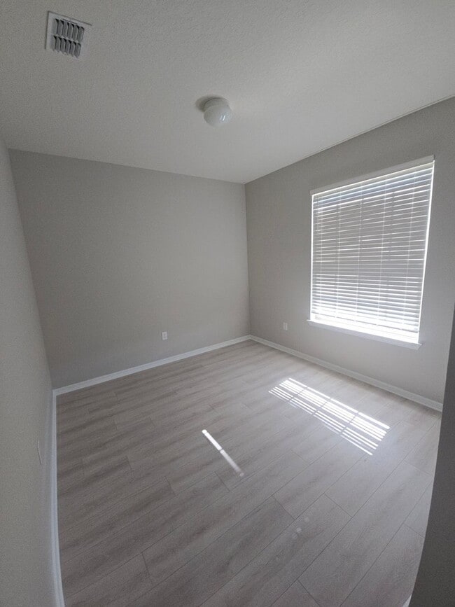 Building Photo - 3 bed 2 bath home built in 2021
