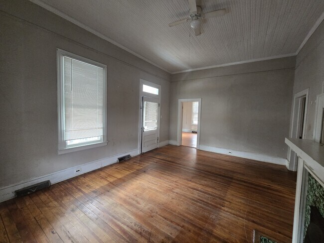 Building Photo - 212 E Capitola Ave