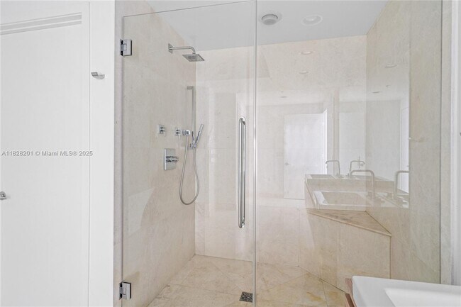 Building Photo - 17111 Biscayne Blvd