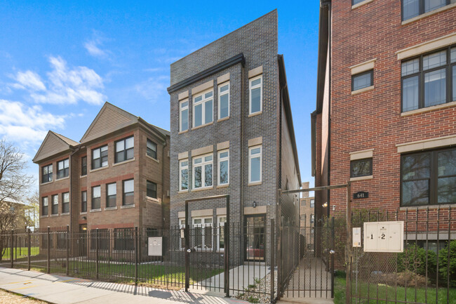 Building Photo - 643 E 50th St