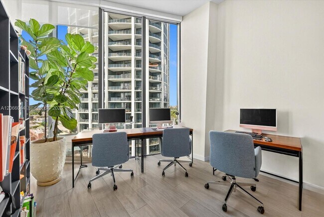 Building Photo - 2821 S Bayshore Dr