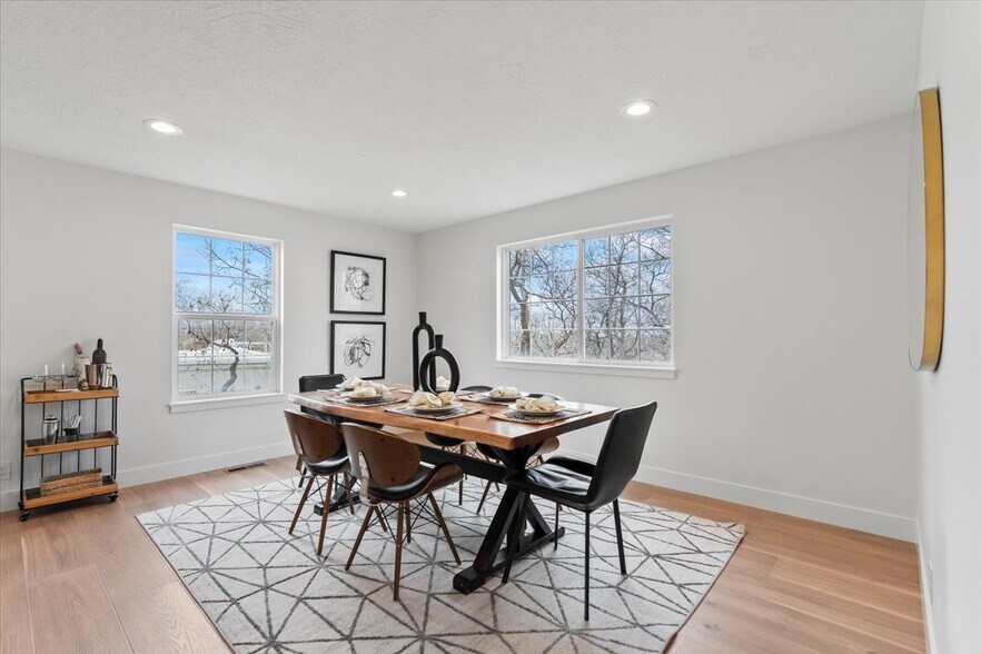 Building Photo - 717 Woodridge Dr