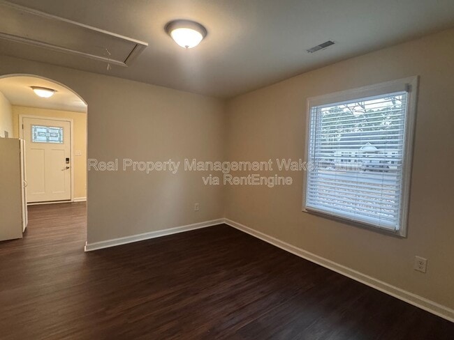 Building Photo - 1505 Axum Rd