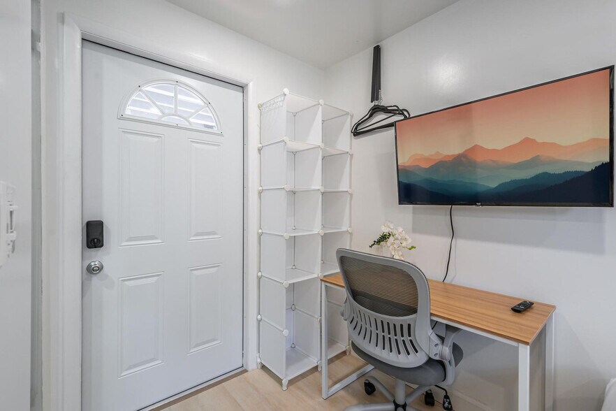 Building Photo - 1315 SW 30th St