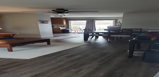 Building Photo - Carter St