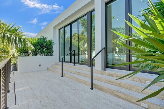 Building Photo - 240 Ocean