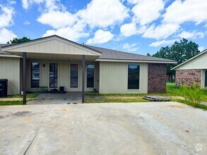 Building Photo - Cute 2 bedroom Duplex near OBU