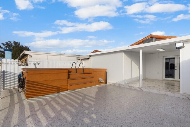 Building Photo - 2515 W 65th St
