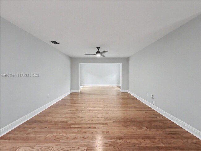 Building Photo - 7601 SW 64th Ct