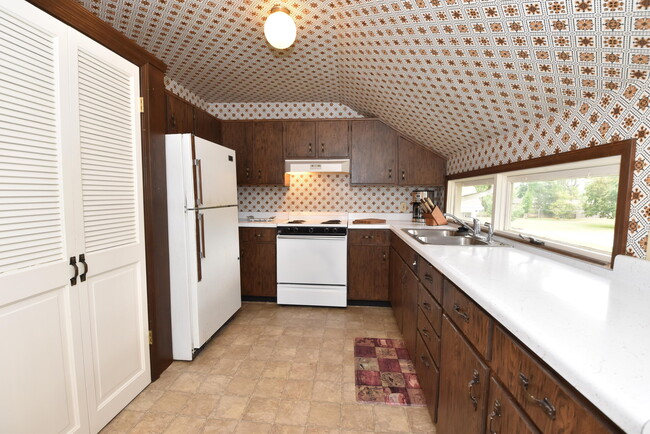 Building Photo - 661 S Lake Shore Dr