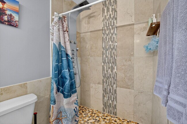 Building Photo - 6701 Hillside Ln