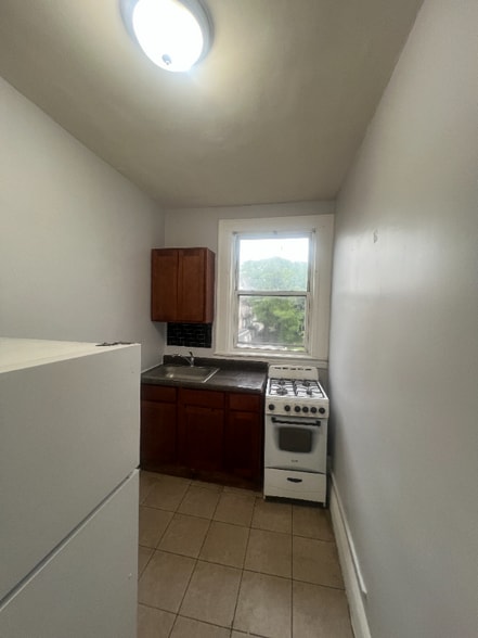 Building Photo - 4 Eaton Pl