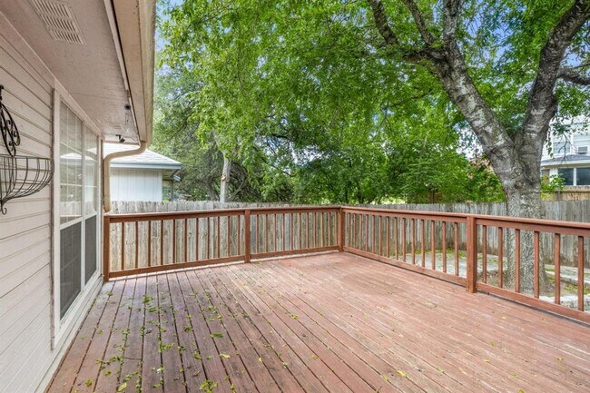 Building Photo - 1802 Ramona Cir