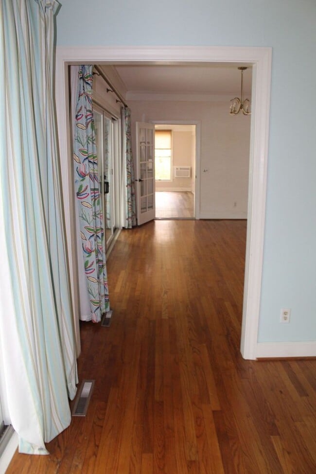 Building Photo - Spacious 4-Bedroom Home in Desirable Walnu...