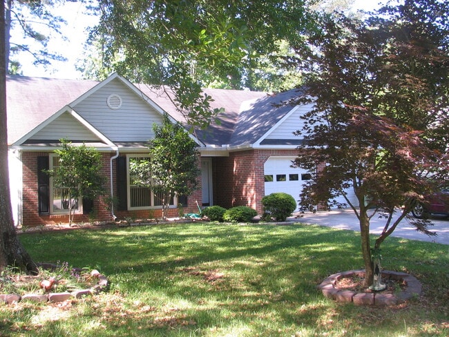 Building Photo - 525 Longwood Ln