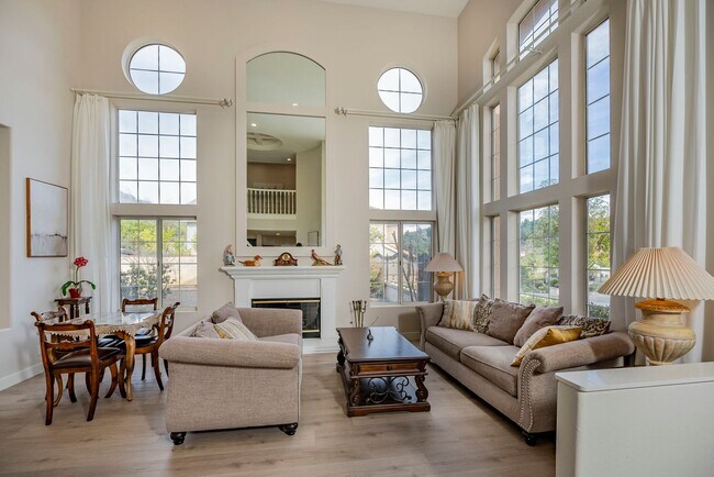 Building Photo - Fully Furnished! Prestige Luxury Single 5bed 3bath House