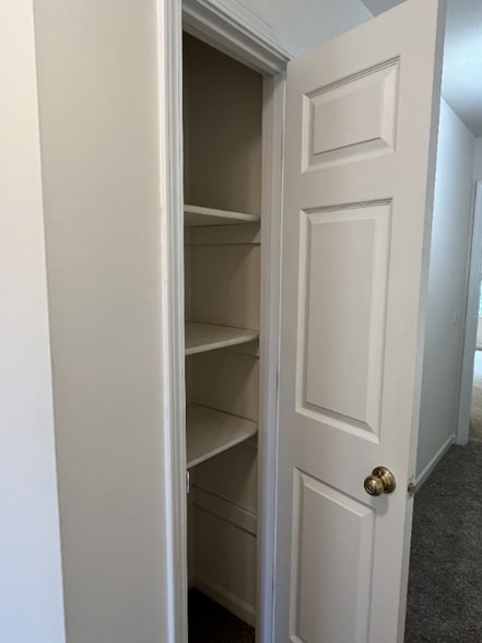 Building Photo - 1208 E Jeffery Dr