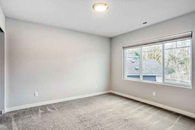 Building Photo - Stunning 4bed/2.5bath Home with High-End Upgrades in Snohomish WA!