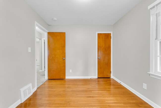 Building Photo - 1171 Hilltop Dr