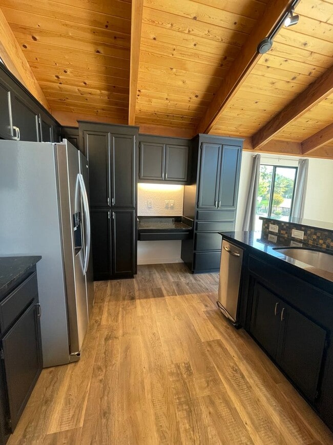 Building Photo - 3 Bed 3 Bath Ridgemark Home - Golf Course ...